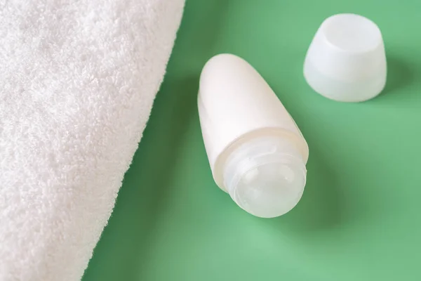 Open Roll Antiperspirant Deodorant White Bath Towel Green Background Body — Foto de Stock