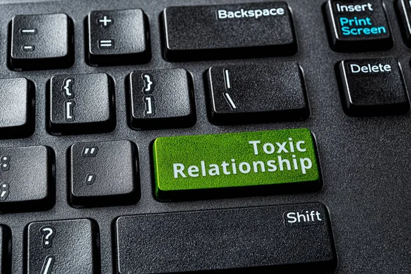 Toxic Relationship Words Green Enter Key Desktop Computer Keyboard Concept — Stock Photo, Image