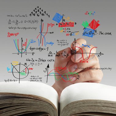 Beyaz tahta üzerinde bilim ve matematik formülü