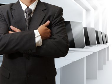 öğretmeni ve bilgisayar sınıfı Oda