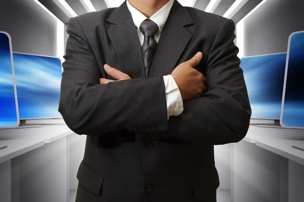 Hombre de negocios y sala de computadoras — Foto de Stock
