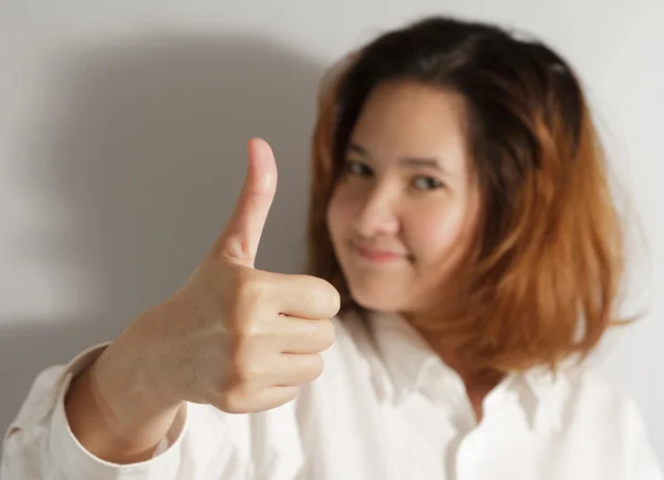 Businesswoman holding thumps up — Stock Photo, Image