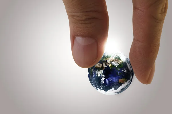 Globe in fingers — Stock Photo, Image