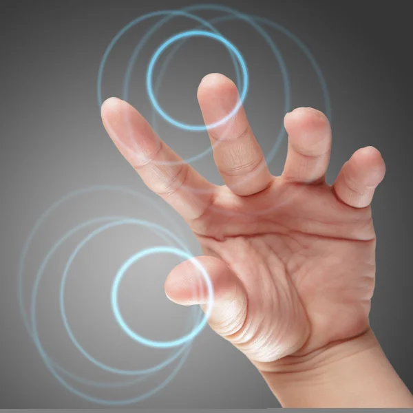 Mannenhand bezig met touch-screen interface — Stockfoto
