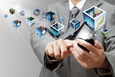 iş adamı el bir touch pad bilgisayar ve 3d akarsu holding