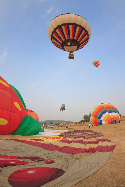 Renkli Sıcak Hava Balonları Uçuyor — Stok fotoğraf