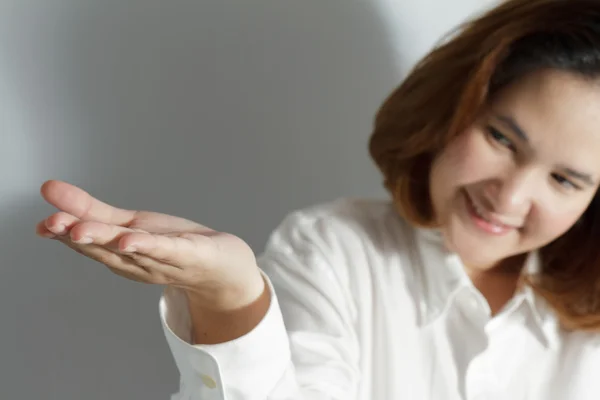 Primer plano retrato de linda joven mujer de negocios — Foto de Stock