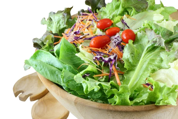 Houten kom van gemengde salade — Stockfoto
