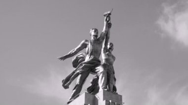 Sanayi işçisi ve kollektif çiftlik kız anıt, timelapse