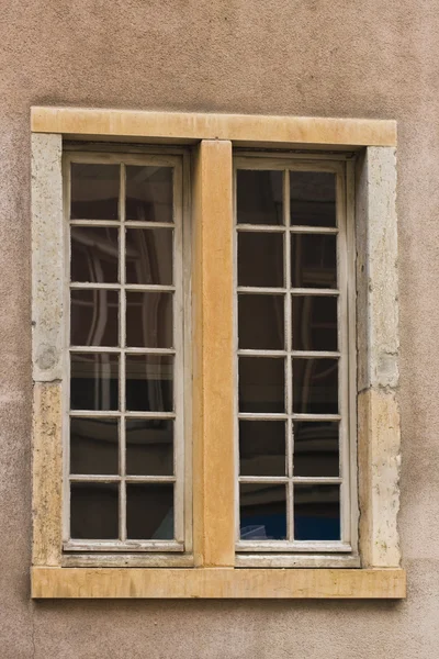 Vieja ventana doble — Foto de Stock