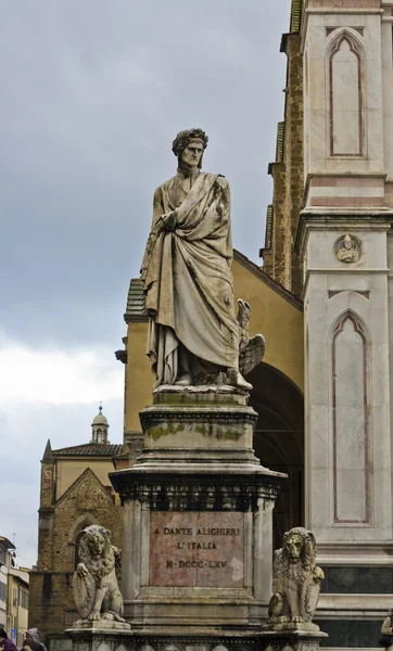 Statue of dante in florence, italy — Zdjęcie stockowe