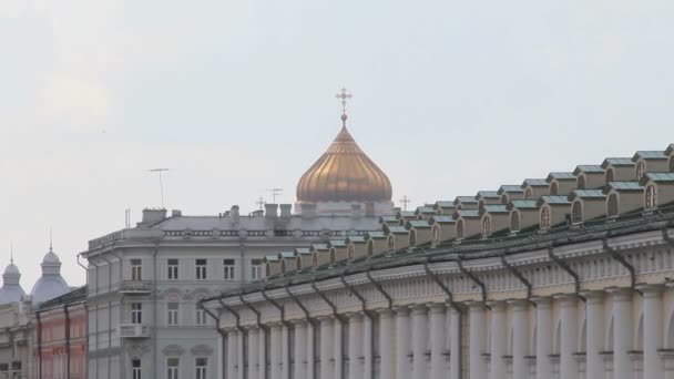 Манежная площадь под Московским Кремлем — стоковое видео