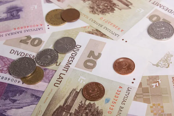 Papírové peníze a mince z Lotyšska Stock Snímky