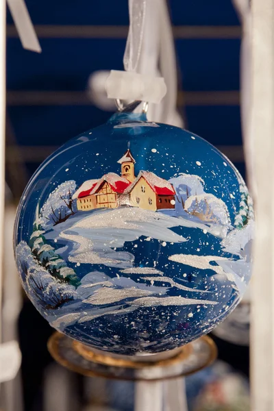Διακοσμημένο χριστουγεννιάτικο μπάλα — Φωτογραφία Αρχείου