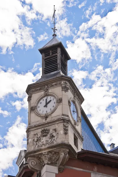 Wieża zegarowa w chambery — Zdjęcie stockowe
