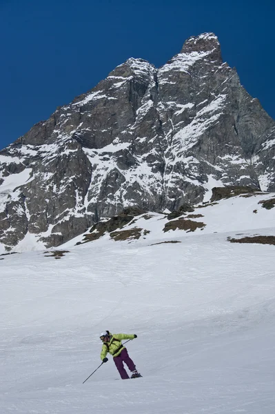 Skiën onder de matterhorn — Stockfoto