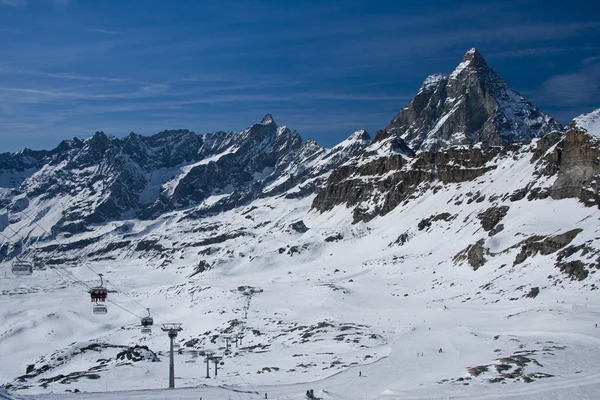 Pistes de ski sous le Cervin — Photo