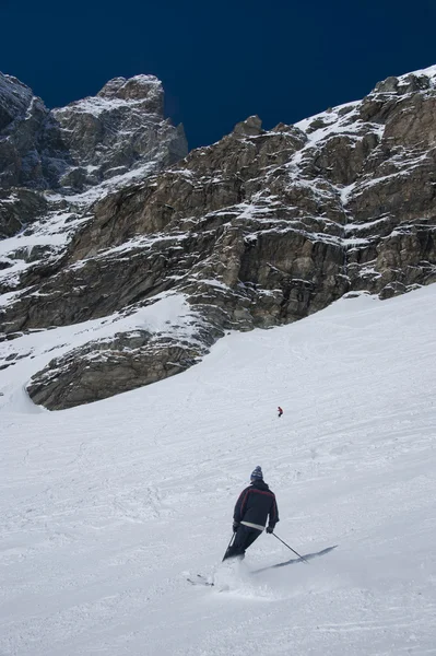 Skiën onder de matterhorn — Stockfoto