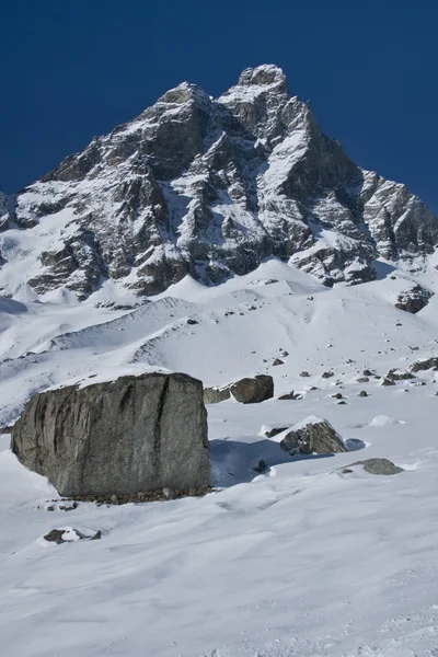 Rotsen onder de matterhorn — Stockfoto