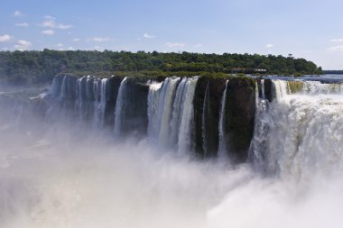 Garganta del Iguazu adlı diablo düşüyor