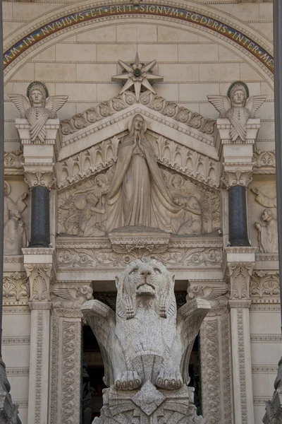 Lyon en la fachada de notre dame de fourviere — Foto de Stock