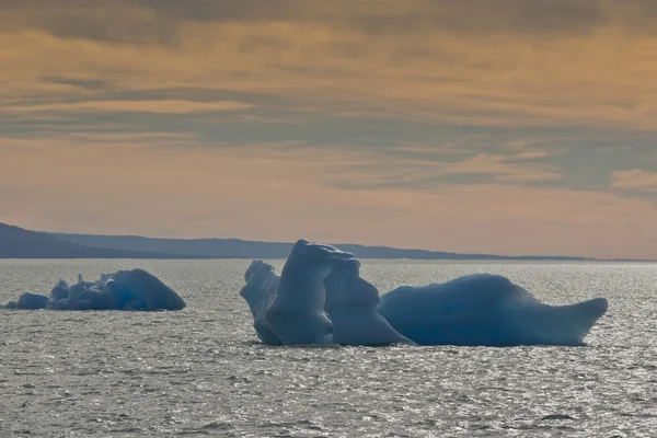 Iceberg flutuando no Lago Argentino — Fotografia de Stock