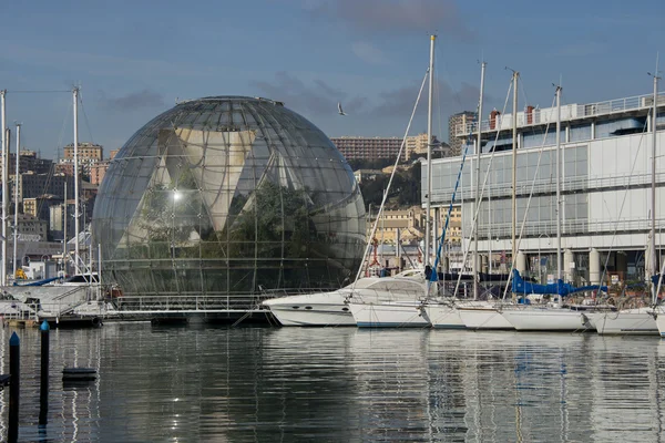 Biosfären i gamla hamnen i Genua — Stockfoto