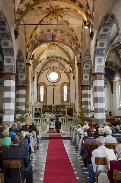 Aisle of a Romanic Church during a Wedding — Stock Photo, Image