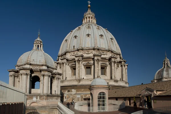 Die Kuppel des Petersdoms in Rom — Stockfoto