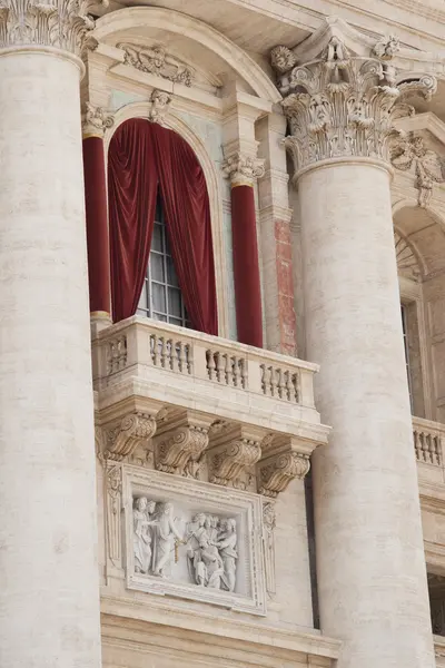 Facade of Saint Peter's Basilica in Rome — Stock Photo, Image