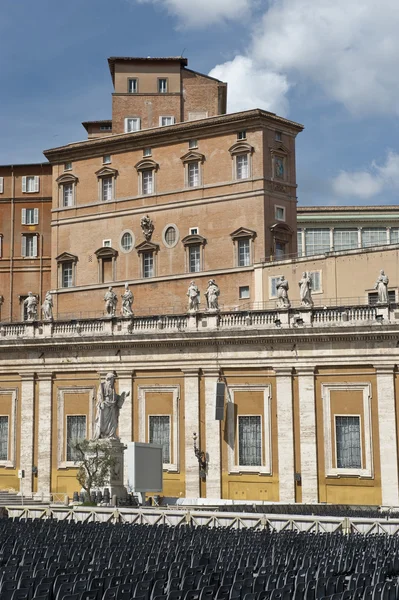 Апартаменты Папы Римского на площади Святого Петра в Риме — стоковое фото