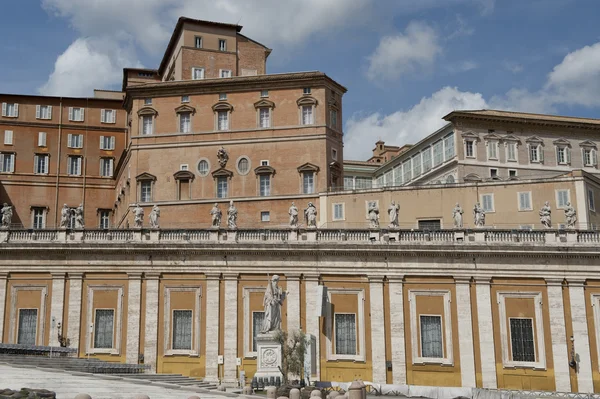 Papst-Appartements auf dem Petersplatz in Rom — Stockfoto