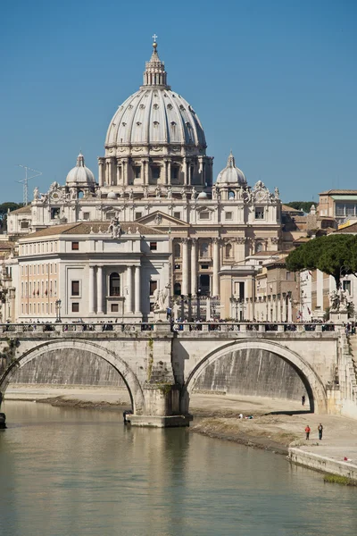 Heiliger Peter vom Tiber aus gesehen — Stockfoto