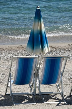 Cabanas ve plaj şemsiyeleri