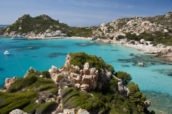 Cala Corsara, wunderbares Meerwasser in Spargi — Stockfoto