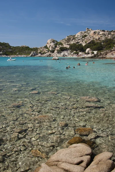 Cala Corsara, maravilhosa água do mar em Spargi — Fotografia de Stock