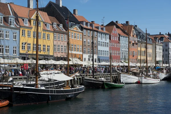 De färgglada byggnaderna Nyhavn i Köpenhamn — Stockfoto