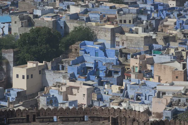 Uitzicht op de blauwe stad vanaf het mehrangarh fort — Stockfoto