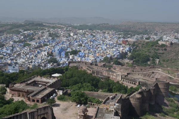 Uitzicht op de blauwe stad vanaf het mehrangarh fort — Stockfoto