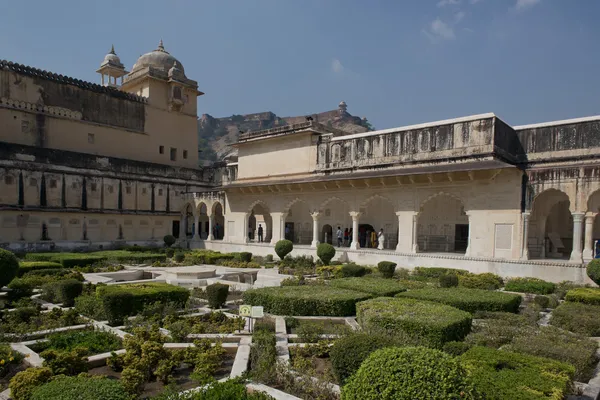 Gärten in Bernstein-Festung in der Nähe von Jaipur — Stockfoto