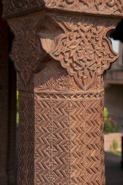 fatehpur sikri sütununda dekore edilmiş