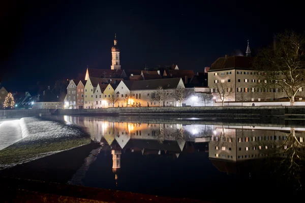 Refleksja Landsberg am Lech nocą — Zdjęcie stockowe