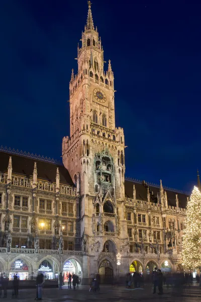 A Prefeitura Nova de Munique à noite — Fotografia de Stock