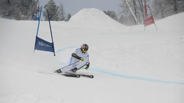 Esquiador no Teste Slalom Gigante — Fotografia de Stock