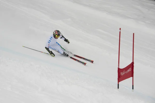 滑雪的大回转比赛测试 — 图库照片