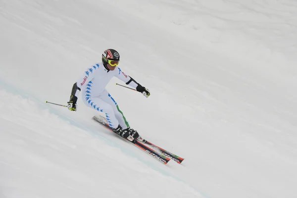 Esquiador en prueba de Slalom gigante — Foto de Stock