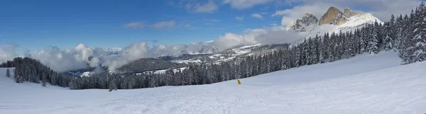 Winterlandschaft in den Dolomiten — Stockfoto