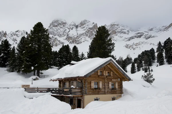 Chata ve val di fassa — Stock fotografie