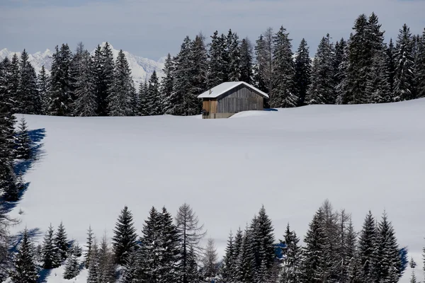 Chalet in den Dolomiten — Stockfoto