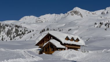 Chalet passo san pellegrino adlı